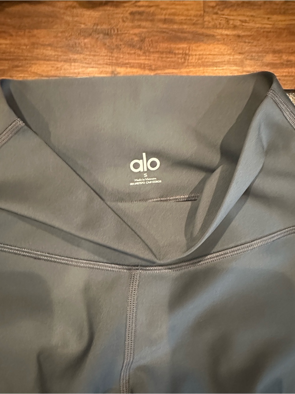 ALO Yoga High-Rise Air Lift Leggings in Anthracite size S - Picture 2 of 3